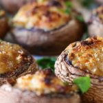 Cogumelos Recheados com legume e picadinhos de brócolos